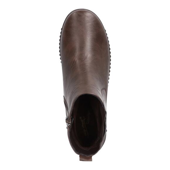 Easy Street Women\'s Wyatt Chelsea Flat Boots Brown Size 6 W